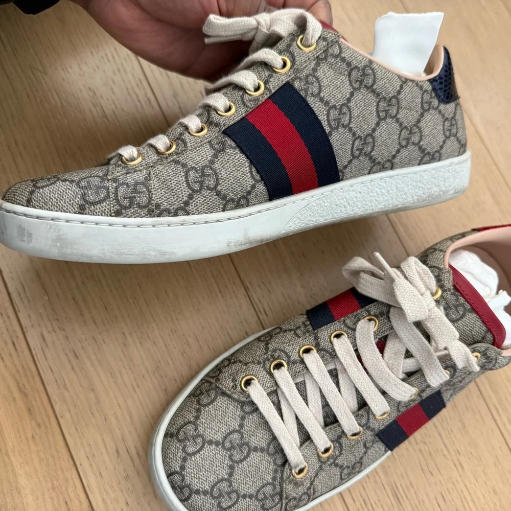 Gucci Beige Sneakers with Red and Blue Accents - Picture 3 of 6
